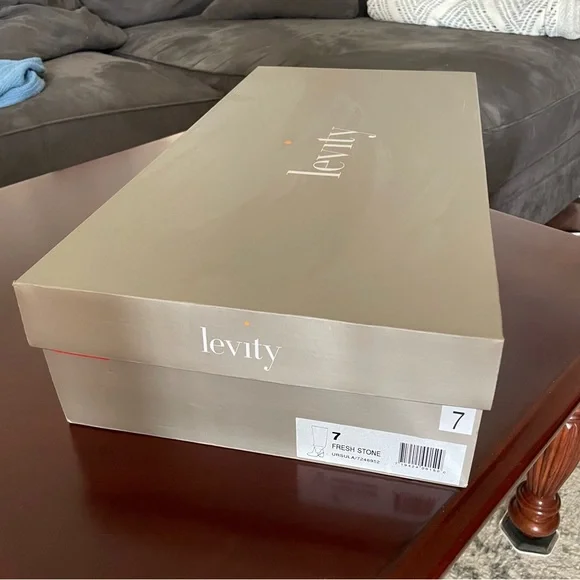 Levity Ursula Beige Suede Leather Scrunch Slouch knee High Block Heel Boots Sz 7 - Picture 10 of 10